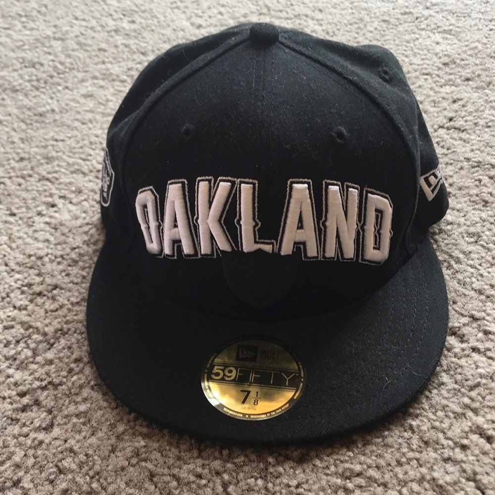 OAKLAND RAIDERS 7 and 1/8  FITTED HAT 🏉🖤